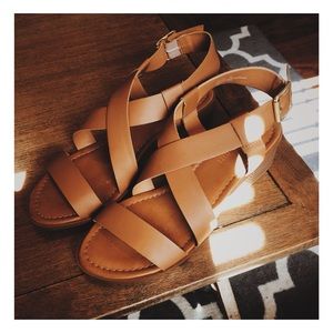 sandals everything must go⭐️☀️